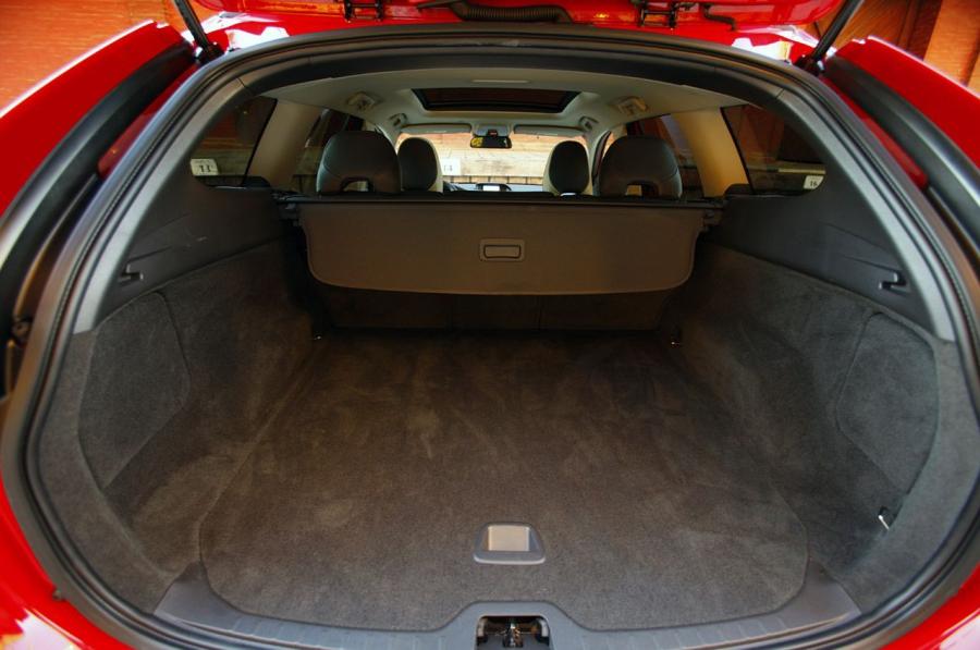 Volvo XC60 R-Design 2011 года  (фото 8 из 32)